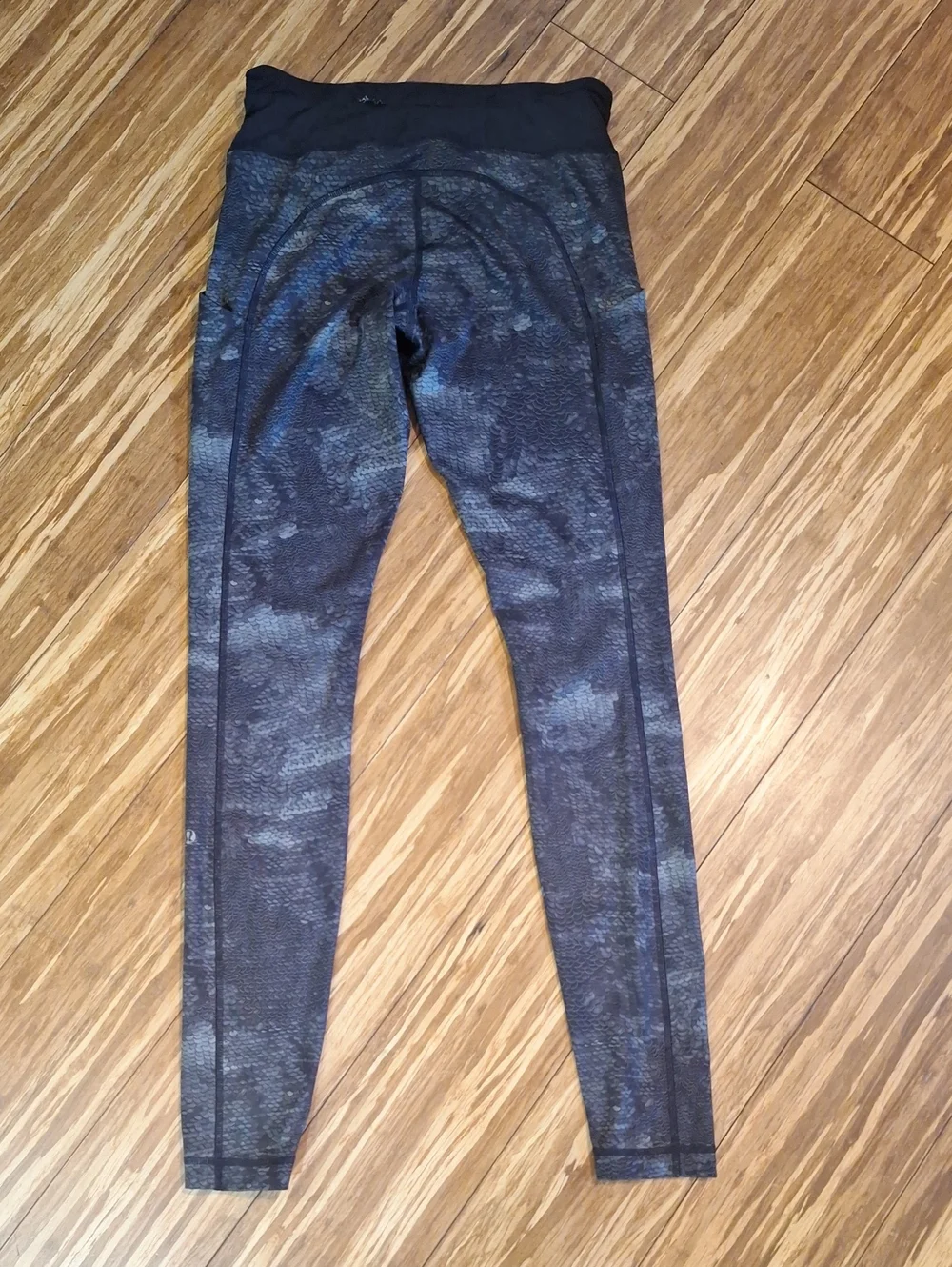 Lululemon Gray Mermaid Scale Leggings Size 6